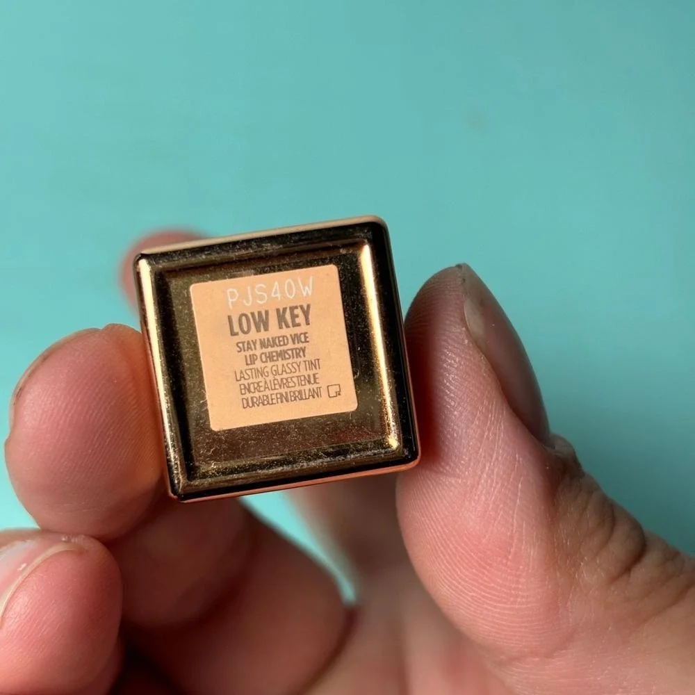 Urban Decay Lip Chemistry  Lasting Glassy Tint‎ LOW KEY